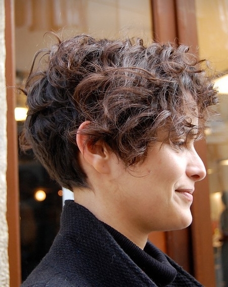 asymetryczne fryzury krótkie uczesanie damskie zdjęcie numer 35A
